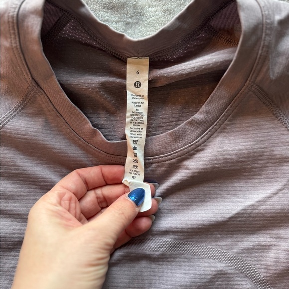 Swiftly Tech Short Sleeve
Shirt 2.0 Violet Verbena/Violet Verbena
Size 6 - Picture 3 of 4